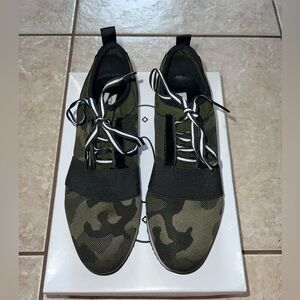 Steve Madden Sneakers